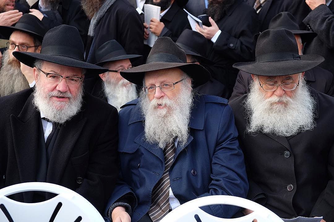 chassidim button their jackets and coats right over left. (while that might be normal for old school european men's shirts, it's not the norm of today's man