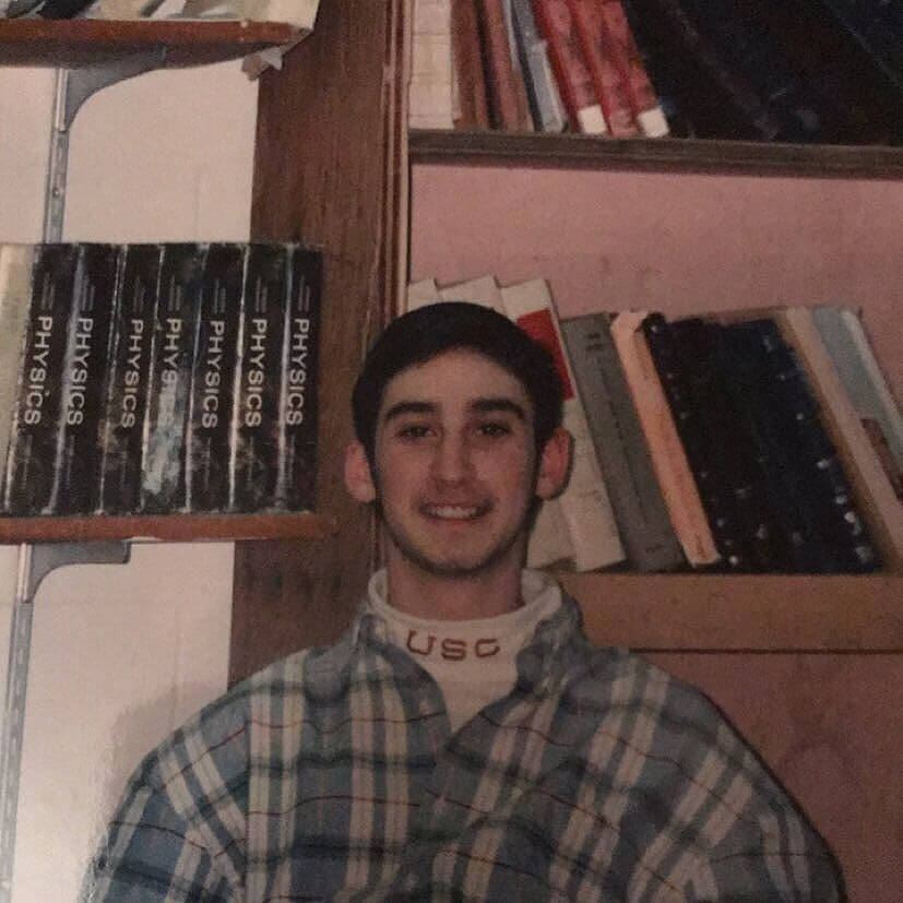 for 10th grade (‘90 or ‘91) my parents wanted me in a larger yeshiva so they sent me to L.A. to study at Yeshiva Ohr Elchonon Chabad (it sucked, i got suspended for collecting new era fitteds, i had every american & national league team (NOT EASY TO FIND IN 6 7/8). i bought them downtown in the alley on fridays when we got out of school early to do (put on tefillin with other jewish men). One day the rabbis broke in my dorm room and confiscated all my caps. (I only even ever wore them in phys-ed!!) yet still they had a problem with it/me. As much as I’ve always loved a uniform, I love mixing in my own flavor- and at a chassidish’e yeshiva there isn’t much room for that. Come to think of it, I got away with quite a bit...while all chassidishe’ yeshivas do not have the same uniform, they all pretty much require a white button up and dark trouser/pant. This yeshiva was slightly lenient (i now can’t believe they let me wear the plaid shirt and turtleneck)...
FOR THE RECORD IM NOT A SPORTS FAN (but i do like uniforms, people and crowds)