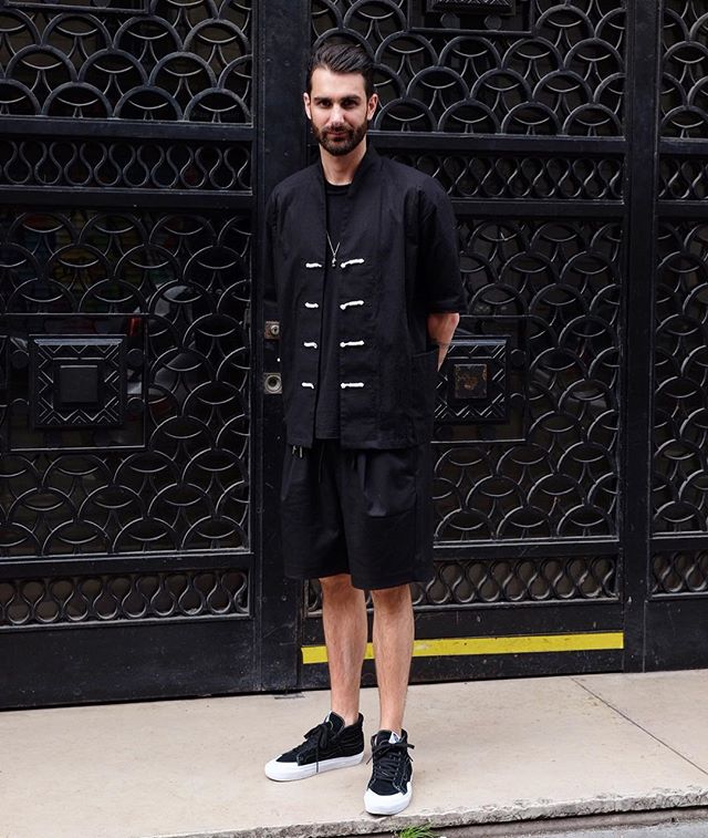 This knot button toggle closure things too fussy for me but as it's definitely a thing nowadays I liked how he's wearing it with the baggy pleated shorts. Not sure of its origin, French? Workwear? Chinese? Japanese? Like Bill, I'm out here for the love.