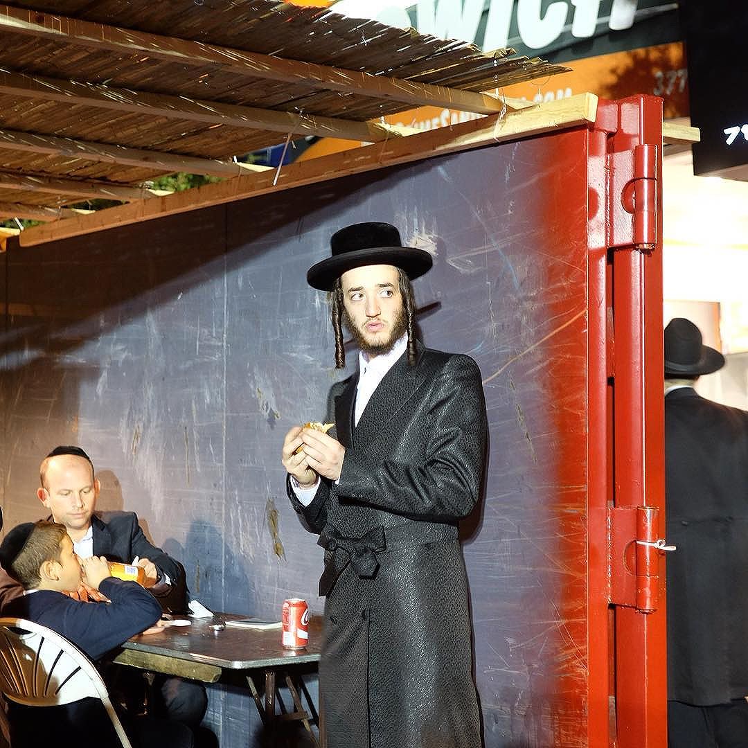 While (traditional) Chassidic men don't wear belgians nor bow ties, they do wear bows!