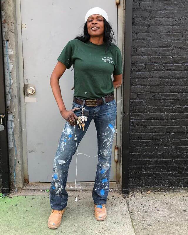 Love a construction babe Not til today have I seen a woman wear a tucked t into bootcut jeans with this much confidence! She was and is amazing.